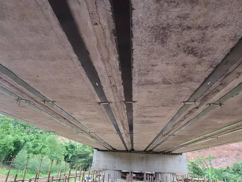 桂林桥梁加固碳纤维板加固的应用